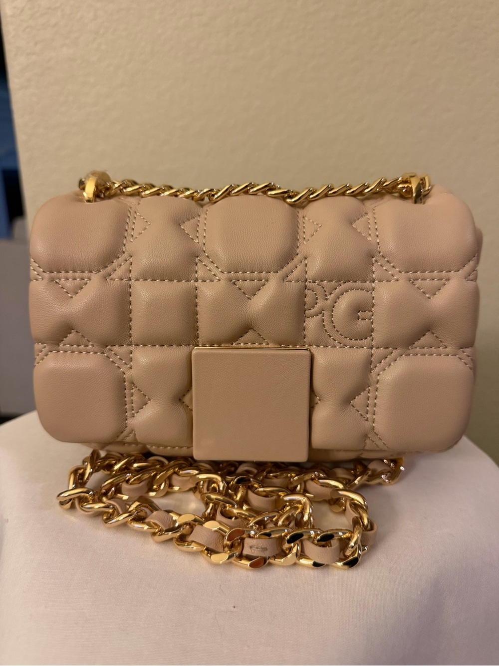 PURIFICACIÓN GARCÍA (PG) Quilted Beige Leather Shoulder Bag with Gold Chain